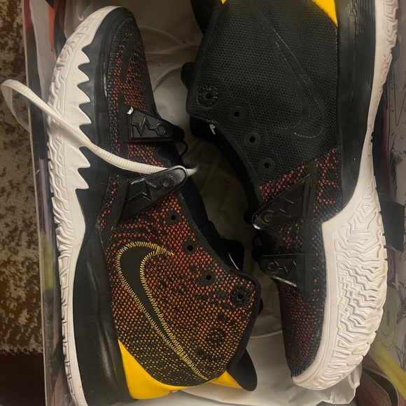 Kyrie 7 Rayguns, Size 10 - Picture 2 of 9